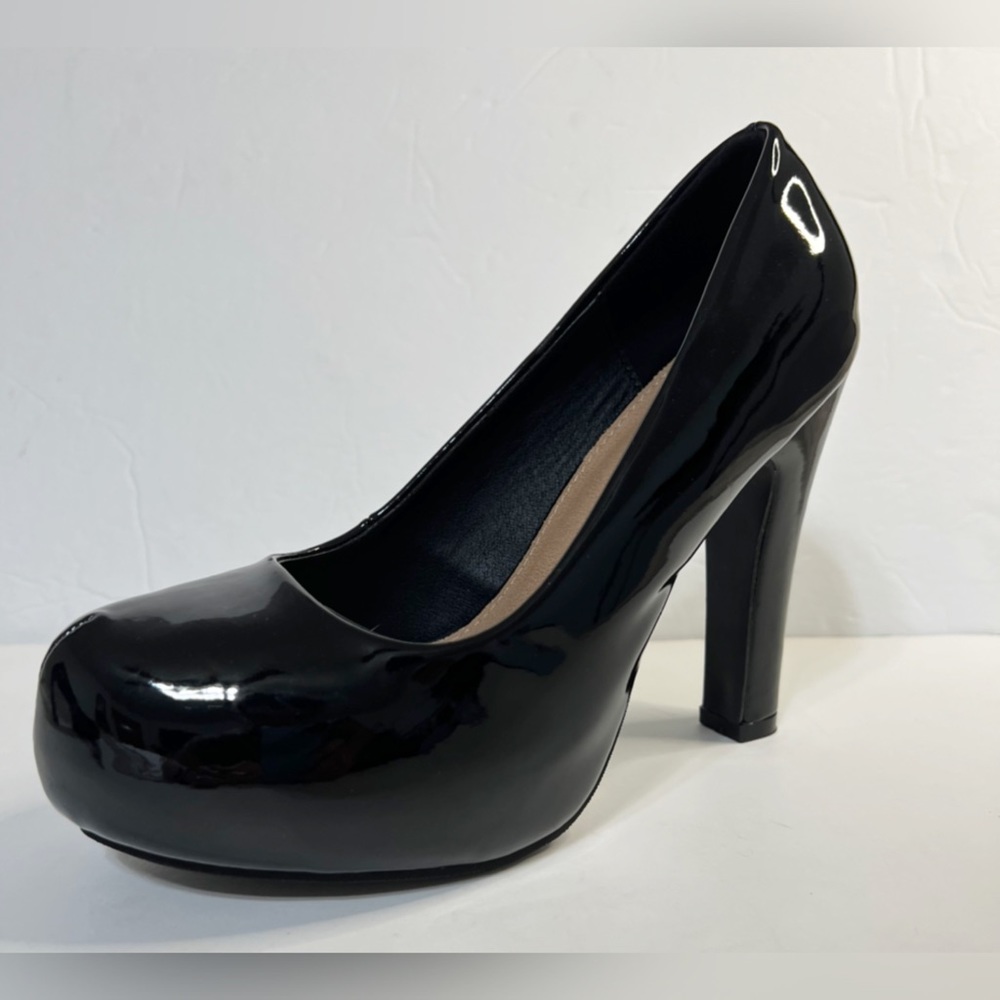 TORRID - BLACK PATENT PLATFORM PUMP - 8.5
